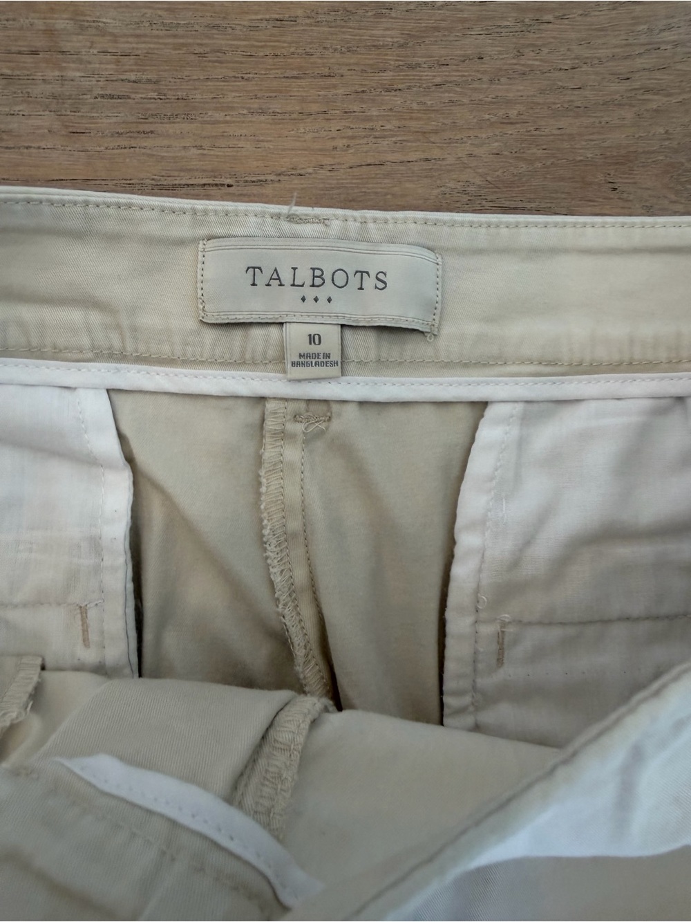 Talbots Women’s Khaki Cropped Ankle Pants Size 10 Beige Stretch - Picture 3 of 4